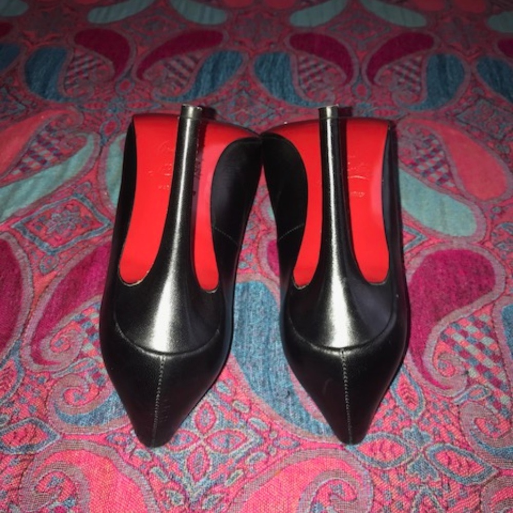 Christian Louboutin AUTHENTIC Black Leather Pumps!